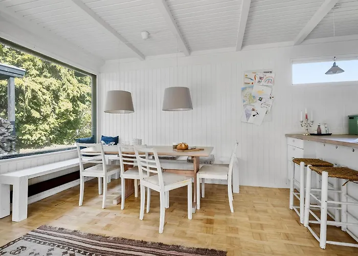 3 Bedroom Awesome In بيت للعطل