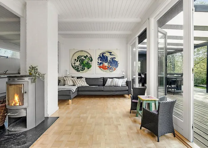 3 Bedroom Awesome In بيت للعطل